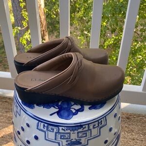 Lands' End Classic Brown Leather Clogs Size 7